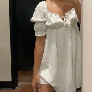 White puff sleeve dress